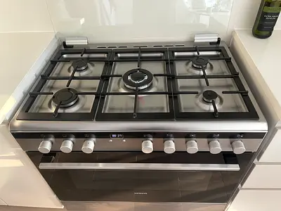 Siemens new model full gas cooker like new perfect working with oven fan 5 burner