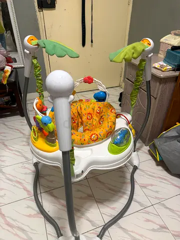 Baby jumping walker