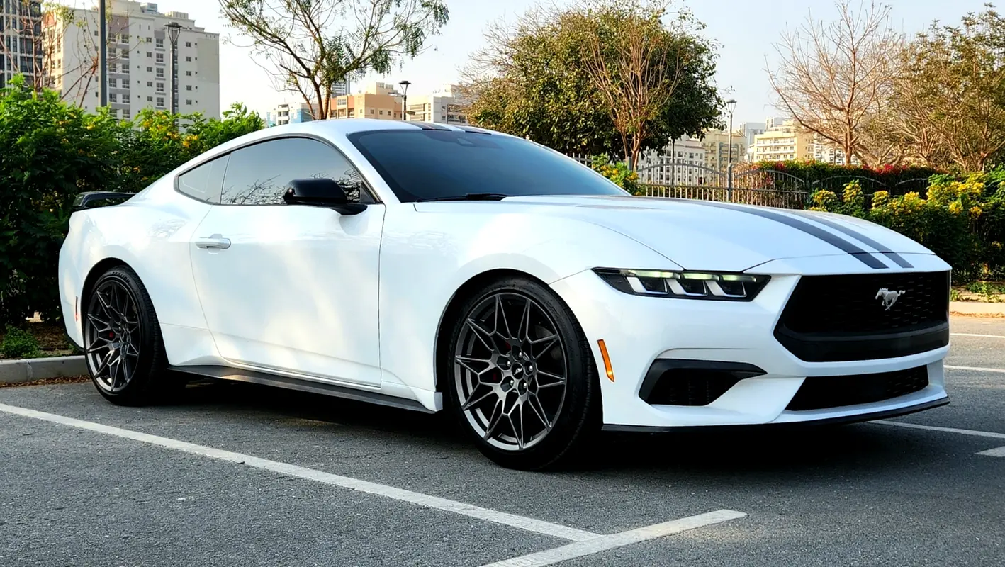Ford Mustang 2024 — photo 1 of 17