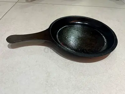 Cast iron pan 8 inch seasoned