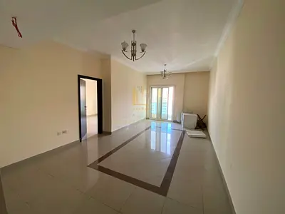 For sale 1-bedroom apartment with a private parking space in Manazel 5