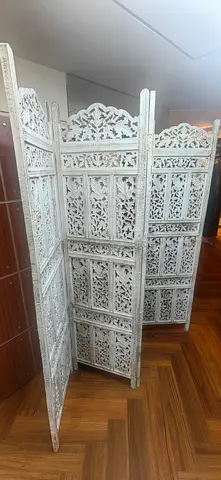 Partition decoration