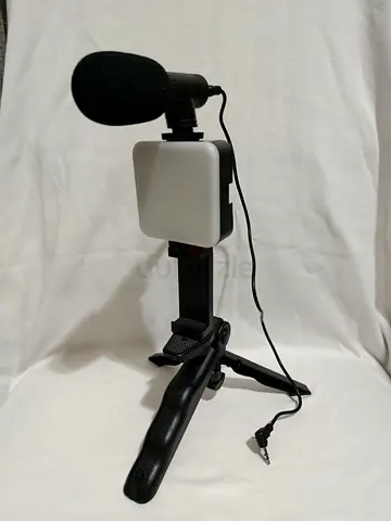 Portable vlog Tripod, LED light and Mic Kit