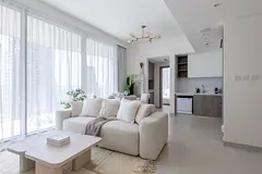 Marina &amp; skyline views | Expansive balcony