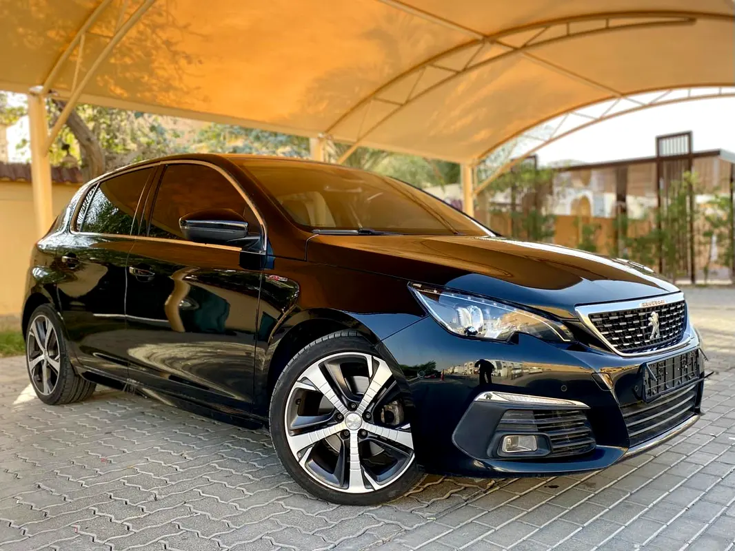 Peugeot 308 2018 — photo 1 of 20