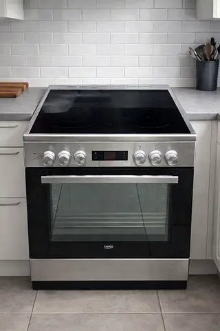 BEKO BRAND electric ceramic cooking range 4 hobs oven fan stove 60x60 cooker