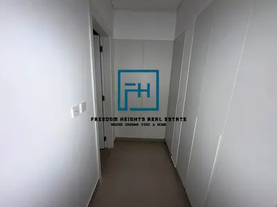 3 bedrooms middle townhouse for rent.