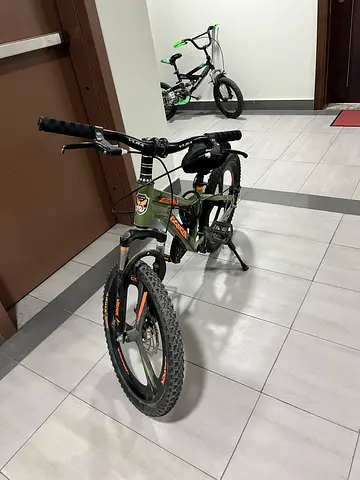 Children cycle