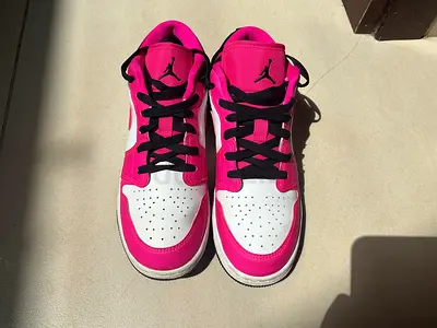Air Jorden’s low Fierce Pink