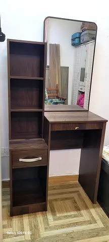 Modern Wooden Dressing Table with Mirror
