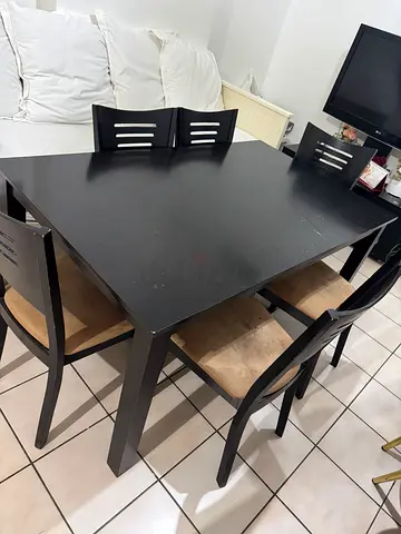 Dining table for sale