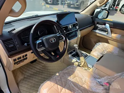 صورة 7 لـ 2014 Toyota LAND CRUISER