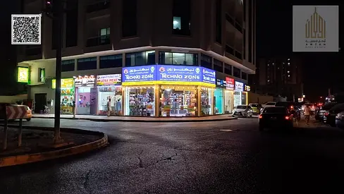 بناية زاوية في موقع مميز قريب من الخدمات والطرق الرئيسيه