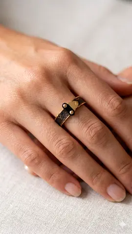 Stylish Black and Gold Ring