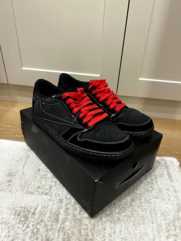 Air Jordan 1 Low Travis Scott Black — US 9.5 — Used