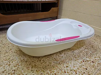 Baby bath tub