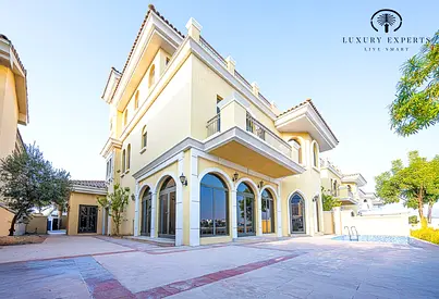 5BR | Atrium | 3 Floors | Beach Access