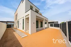 Exclusive | Corner Plot | Across Pool