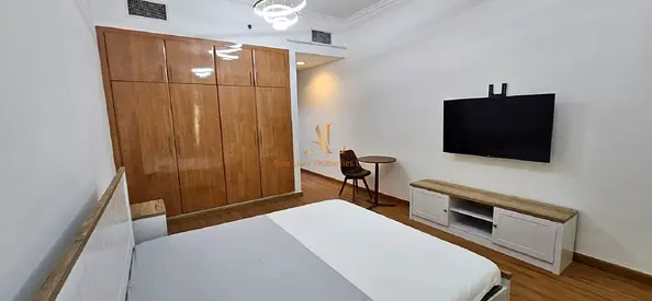 Spacious Apartment: Next to Metro Well maintained