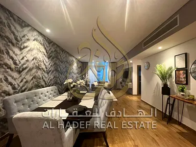 للإيجار الشهري في الشارقة – منطقة التعاون (برج منازل)  متوفر شقة 3 غرف وصالة بموقع مميز داخل برج عائلي راقي، مناسبة للعائلات وتتميز بمساحات واسعة وخدم