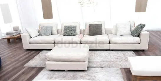 Selling Top quality Luxury Marina home with footstool