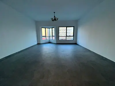 وداعاً لفواتير التكييف! اسكن في أضخم شقة بالمجاز 2 بإطلالة مفتوحة وجيم مجاني! 🏋️‍♂️🏙️