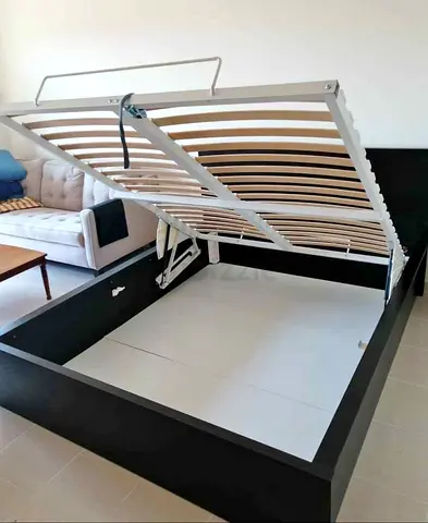 IKEA hydraulic queen‑size bed (160 × 200 cm) with  IKEA mattress ✨