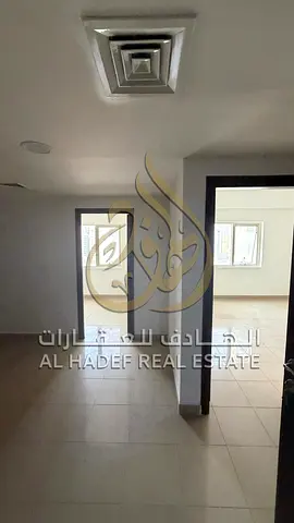 شقة غرفتين وصالة للإيجار في النهدة بالشارقة بمساحات مريحة وصيانة دورية طوال فترة الإيجار وموقع قريب من دبي والخدمات