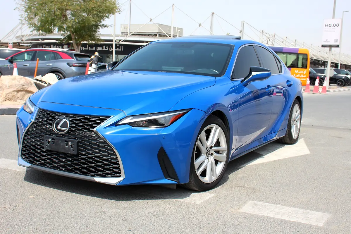 Lexus IS-Series 2022 — photo 1 of 18