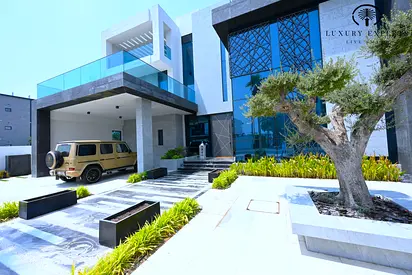 Luxury 8BR Beachfront Villa I Sunset View