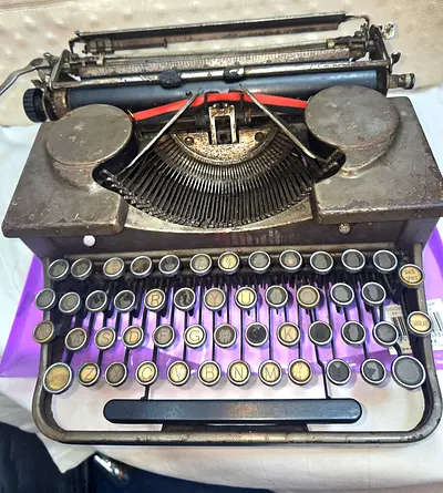 RARE REAL ANTIQUE ROYAL TYPE WRITER 100 YEAR OLD FROM LONDON FOR SALE