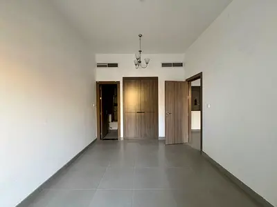 شقة واسعة بغرفة نوم واحدة وحمام واحد | جاهزة للسكن | مناسبة للعائلات