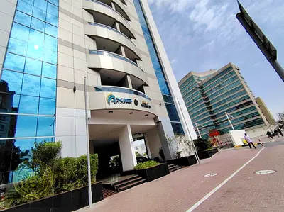 واسع 1BHK | موقع متميز | الطابق العلوي | إطلالة على المجتمع | شاغر | محطة حافلات
