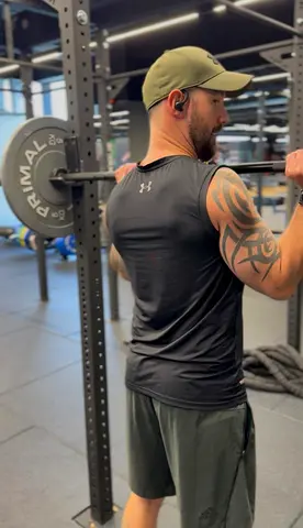 ISSA Certified Personal Trainer. Helping you build strength and lose fat. 💪🏻