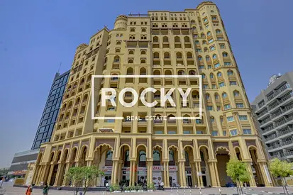 Elegant Equipped Kitchen Studio with Balcony & Bldg Amenities in the heart of DSO