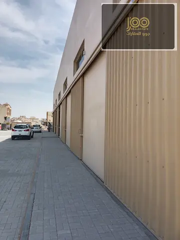 مجمع 6 مستودعات بعجمان، مساحة 3,000 قدم لكل واحد، كهرباء 22 كيلو وات، إمكانية ميزانين، موقع استراتيجي جاهز للإيجار.