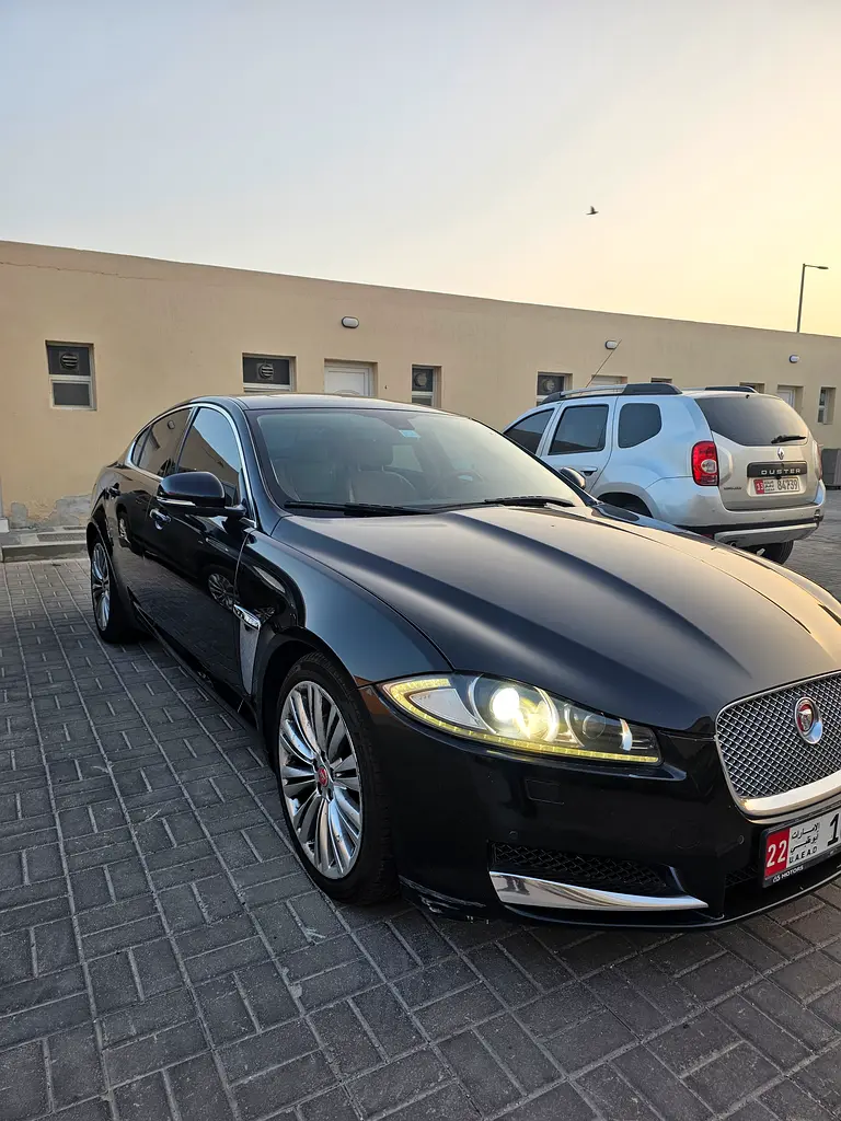 Jaguar XF 2014 — photo 1 of 9