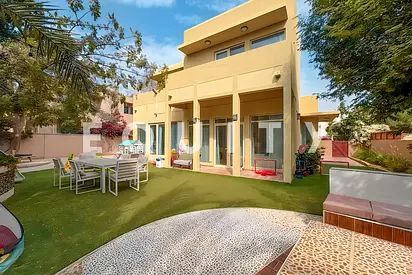 Vacant March I Single Row I Park Backing