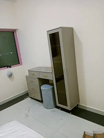 Modern Bedroom Furniture Set with Cabinet and Desk
