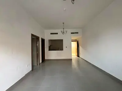 شقة واسعة بغرفة نوم واحدة وحمام واحد | جاهزة للسكن | مناسبة للعائلات
