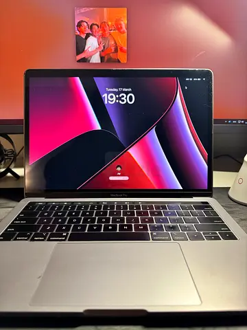 Apple MacBook Pro 13”2019 | I7 | 16GB RAM