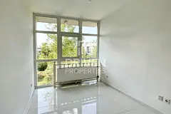 L Corner Garden | Pool View | Single Row