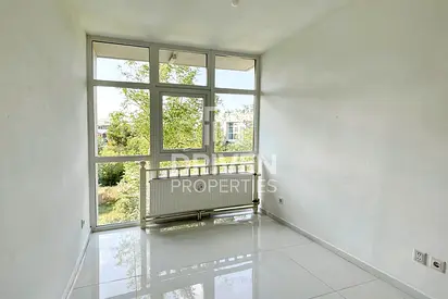 L Corner Garden | Pool View | Single Row