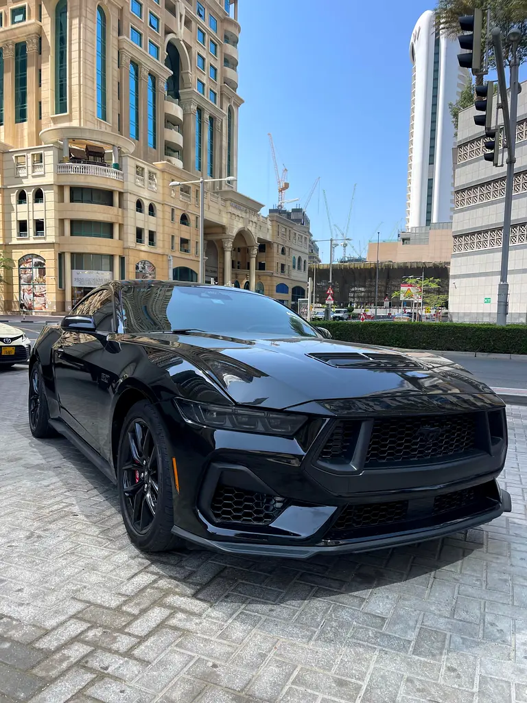 Ford Mustang 2024 — photo 1 of 12