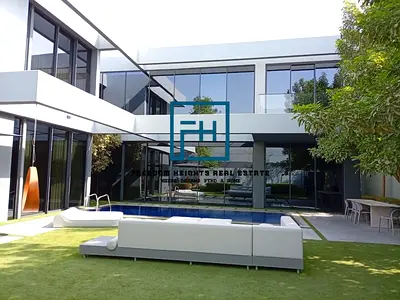 4 bedrooms corner townhouse.