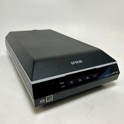 Epson® Perfection® V550 Photo Photos | Film | Documents FLATBED SCANNER
