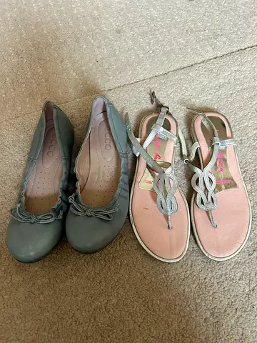 Girls shoes. New. S34