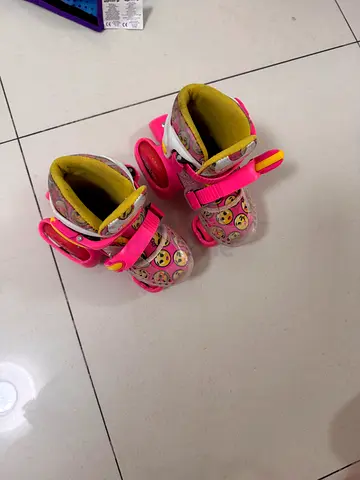 Roller skates - 4 wheels - for 2-6 years - branded/ in very good condition