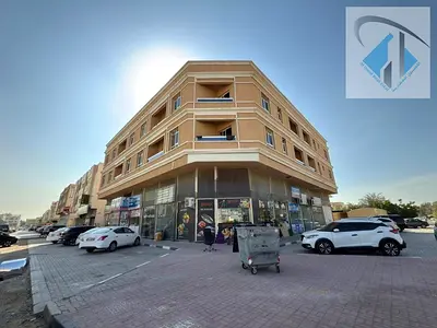 مبنى للبيع في الروضة ٣ عجمان زاوية شارعين