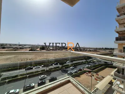 شقة واسعة بغرفتي نوم | إطلالة مفتوحة | موقع مميز